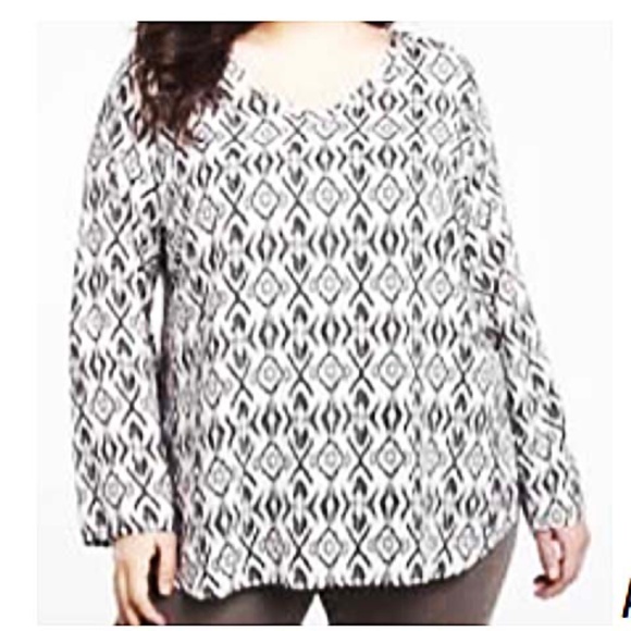 NEW PHOTOS! V-NECK TOP, BLACK/WHITE, SIZE 24, GEOMETRIC PRINT, LONG ROLL-UP SLEE - Picture 1 of 11
